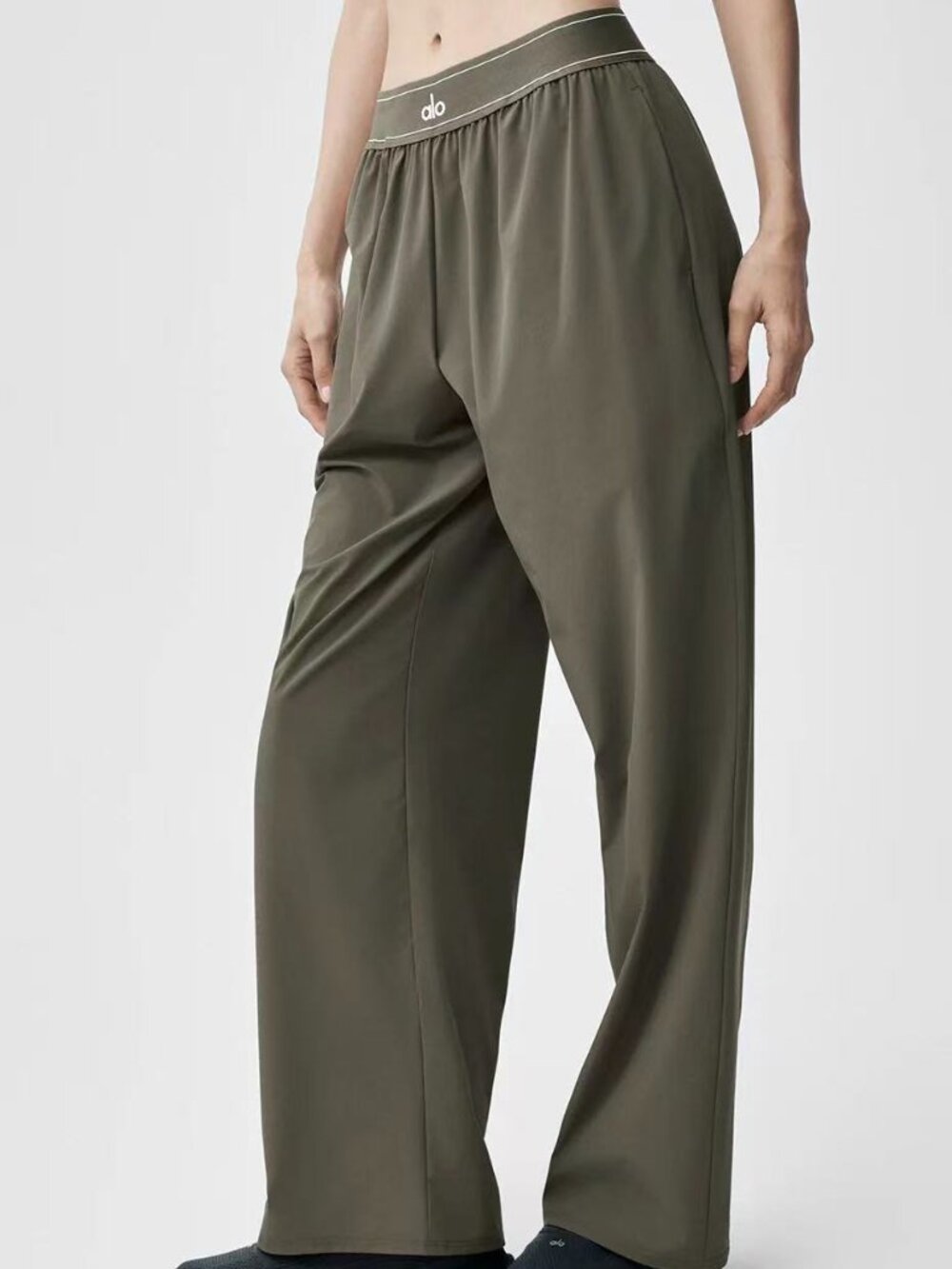 💕NWT ALO Yoga Suit Up Trouser Regular Limited Olive🍵Everyday Pants